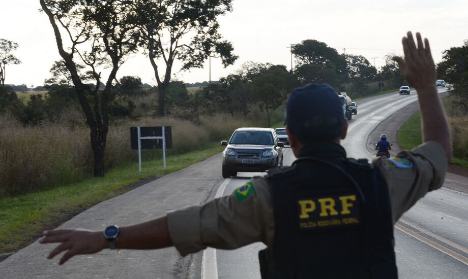 SP: policiais do Denarc caem em blitz da Lei Seca e iniciam confusão com a PM