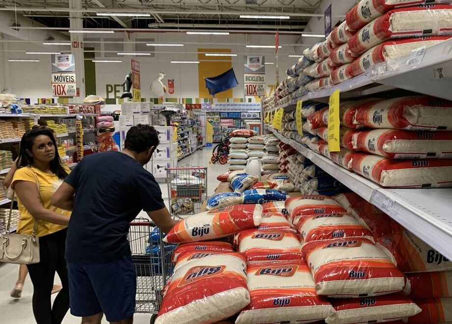 Mercado financeiro aumenta estimativa de inflação para 1,94% este ano