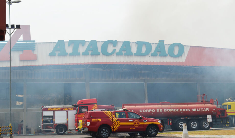 O Atacadão pegou fogo ontem (13)