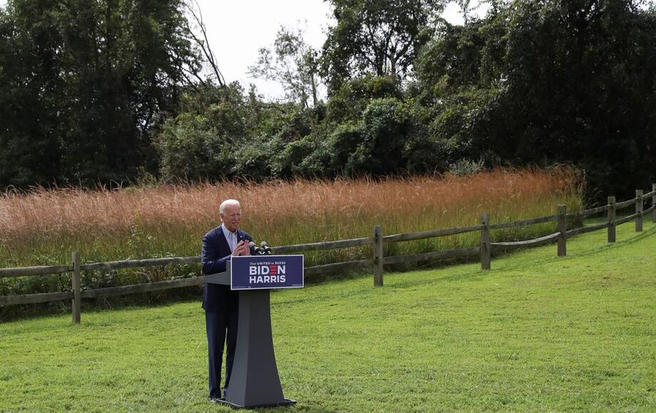 Joe Biden discursa no Museu de História Natural de Delaware, em Wilmington