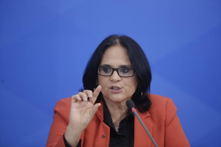 A Netflix disse em um comunicado que o filme trata de um comentário social contra a sexualização de crianças pequenas