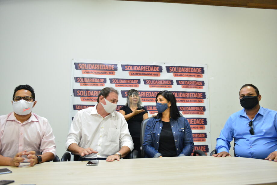 Os presidentes do Solidariedade e do Partido da Mobilização Nacional (PMN), juntamente com o candidato a prefeito de Campo Grande Marcelo Miglioli, anunciaram na tarde desta terça-feira o nome da enfermeira Carlla Bernal para compor a chapa na condição de