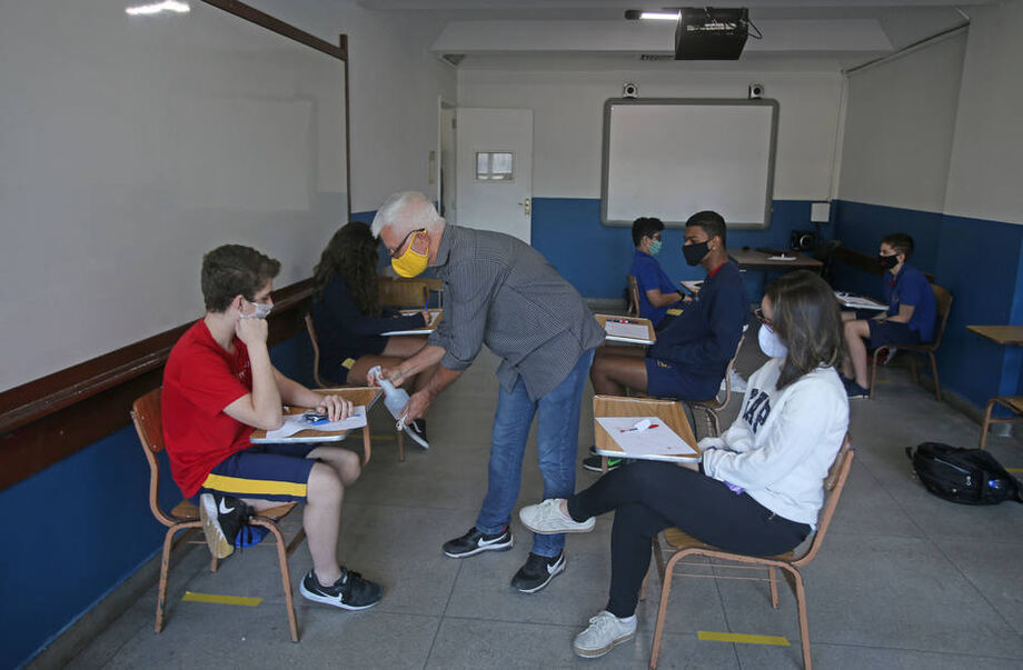 O TJ-RJ confirmou ontem (14) que as aulas presenciais estão proibidas