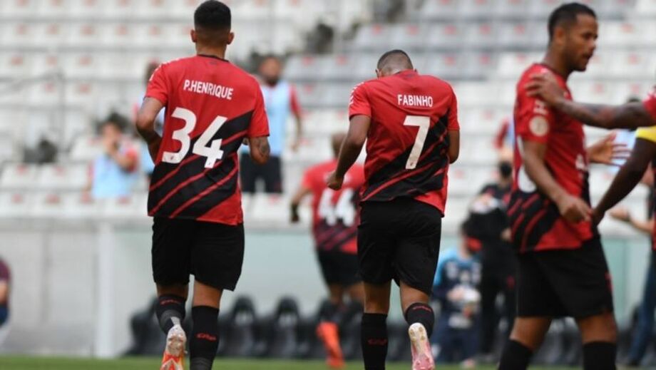 O time brasileiro esteve atrás do placar duas vezes e mostrou empenho