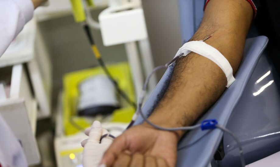 Podem doar sangue pessoas entre 16 e 69 anos, sendo que menores de idade precisam do consentimento de um responsável, que deve estar junto no momento da doação