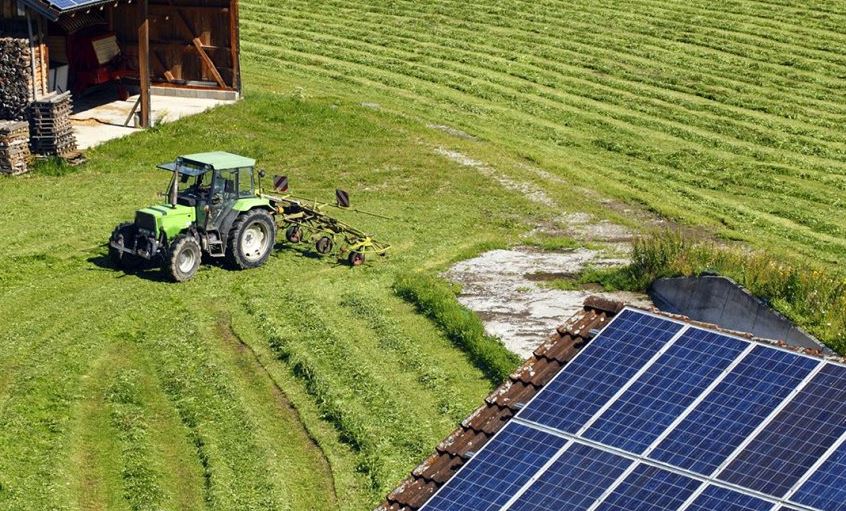 As placas fotovoltaicas são de fácil instalação, rápidas para se implantar e têm baixa manutenção