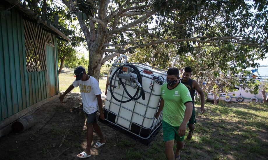 Projeto ajuda ribeirinhos a lidarem com o perigo de inflamáveis
