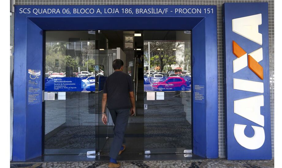 O saque em dinheiro pode ser feitos nas lotéricas, Correspondentes Caixa Aqui ou nas agências.