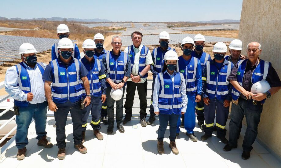 O presidente Jair Bolsonaro participou hoje (17) da inauguração da Usina Fotovoltaica Coremas III, em Coremas, na Paraíba