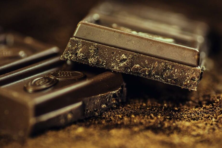 As gorduras trans estão presentes na formulação de alimentos industrializados, como o chocolate