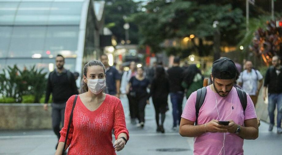 Desde às 20h de quarta-feira, 16, o País contabilizou 35.757 novos casos confirmados de infecção