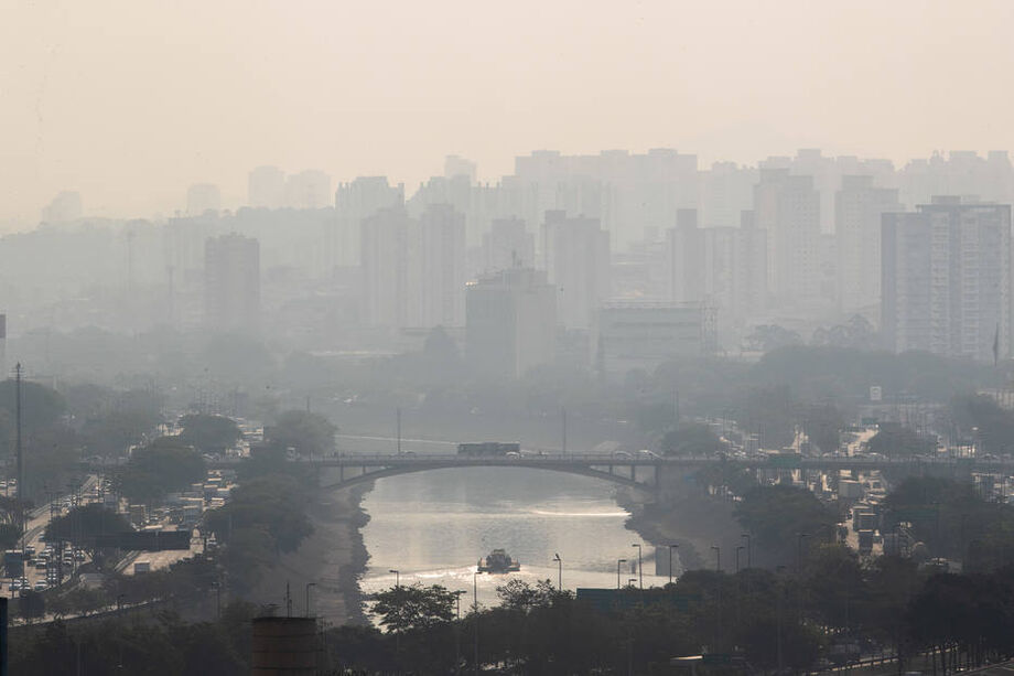 Vista da Marginal Tietê, em São Paulo, com alto índice de poluição do ar
