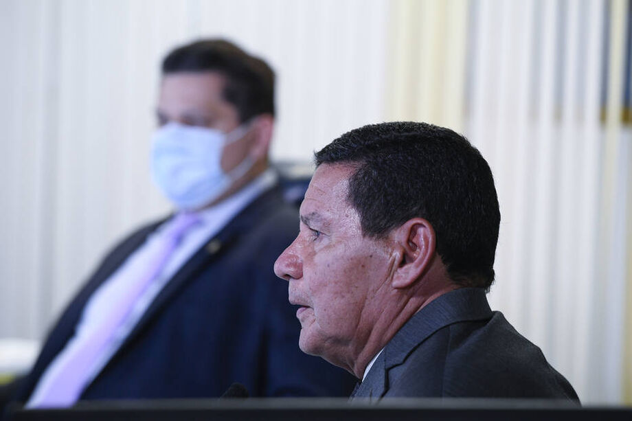 O vice-presidente Hamilton Mourão foi convidado por uma comissão temporária