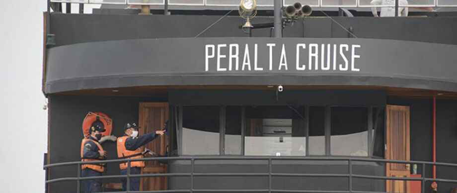 O barco-hotel que levava o cantor Eduardo Costa para pesca no Pantanal encalhou na tarde desta quinta-feria (17) no Rio Paraguai