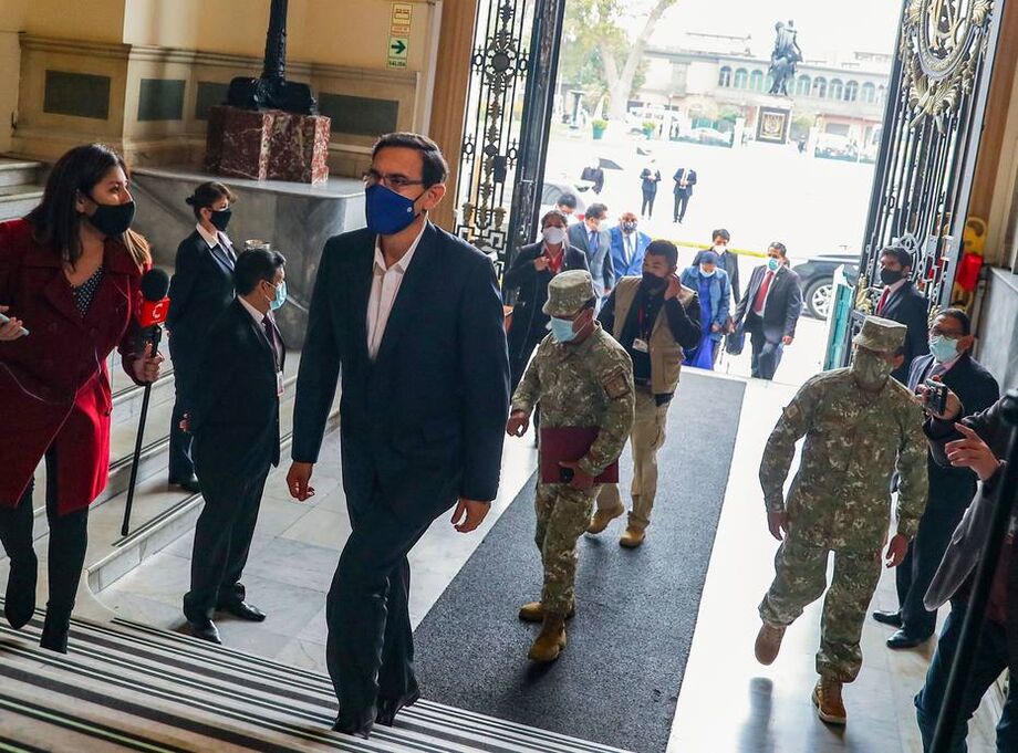 Vizcarra seguirá a frente do governo até 28 de julho de 2021