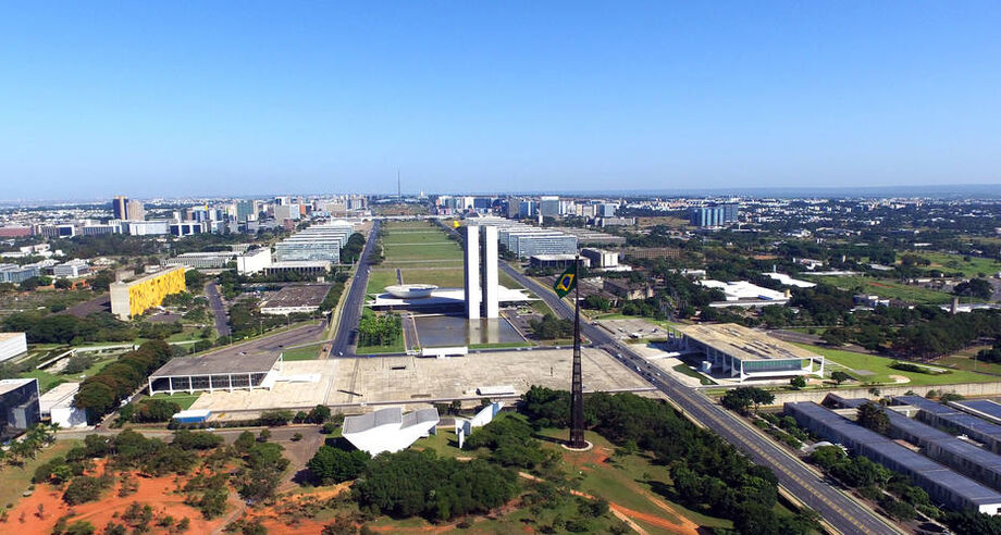 Como os novos membros do Judiciário e Legislativo não serão atingidos, eles manterão benefícios que devem ser extintos para os futuros servidores