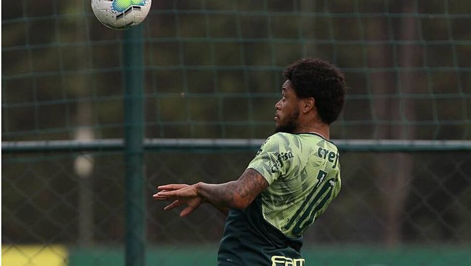 Luiz Adriano treina e pode reforçar Palmeiras contra o Grêmio; Patrick segue fora
