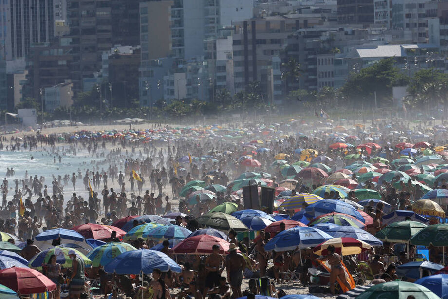 No fim do mês passado, cariocas foram em peso à Praia de Ipanema