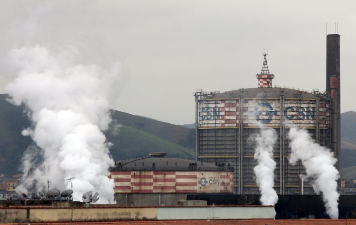 A CSN também divulgou suas projeções para o ano de 2020. A estimativa da empresa é atingir aproximadamente R$ 9,75 bilhões de Ebitda ajustado no fechamento do balanço anual de 2020.