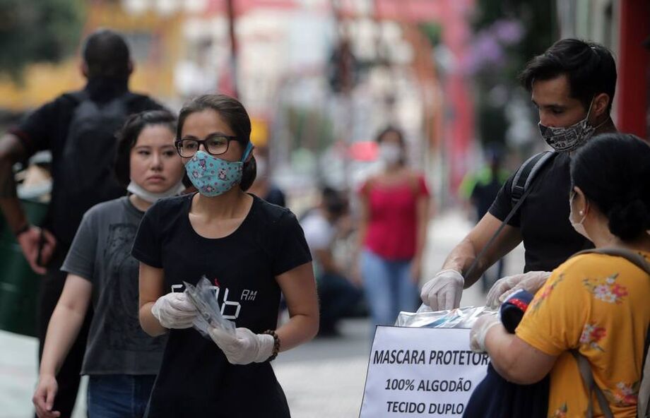 Desde às 20h de domingo, o País contabilizou 15.821 novos casos confirmados de infecção