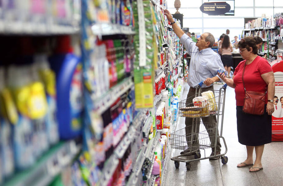 Consumidores esperam inflação de 4,7% em 12 meses a partir de setembro, diz FGV