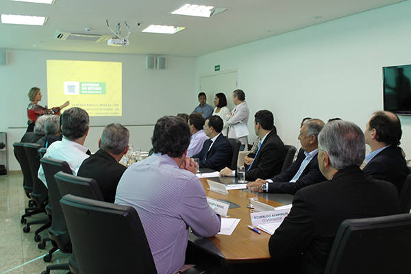 Eliane Detoni apresenta projeto do PMI 