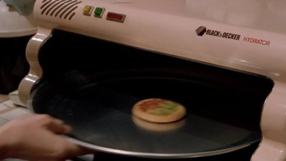  De Volta para o Futuro também previu utensílios como fornos controlados por computador e um hidratador de pizzas. Novas tecnologias também já permitem 'casas inteligentes', comandadas até pela voz 