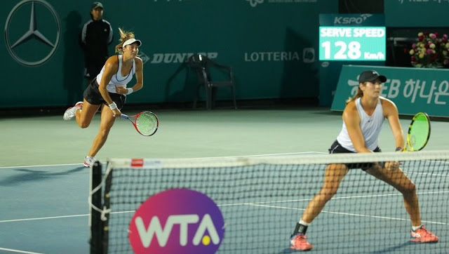 Luisa e Hayley aguardam agora a vencedora da partida entre Emina Bektas (USA) e Tara Moore (GBR) contra a dupla estadunidense Bethanie Mattek-Sands e Sloane Stephens