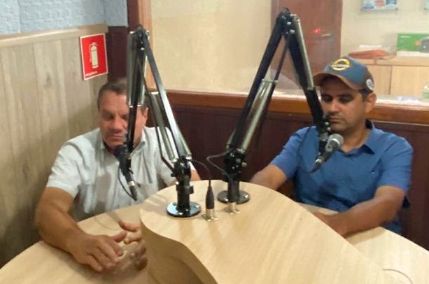 O presidente da Casa de Leis e agora prefeito interino, Donizete Viaro (MDB), e do vice-presidente, vereador Hélio Acosta (PSDB).