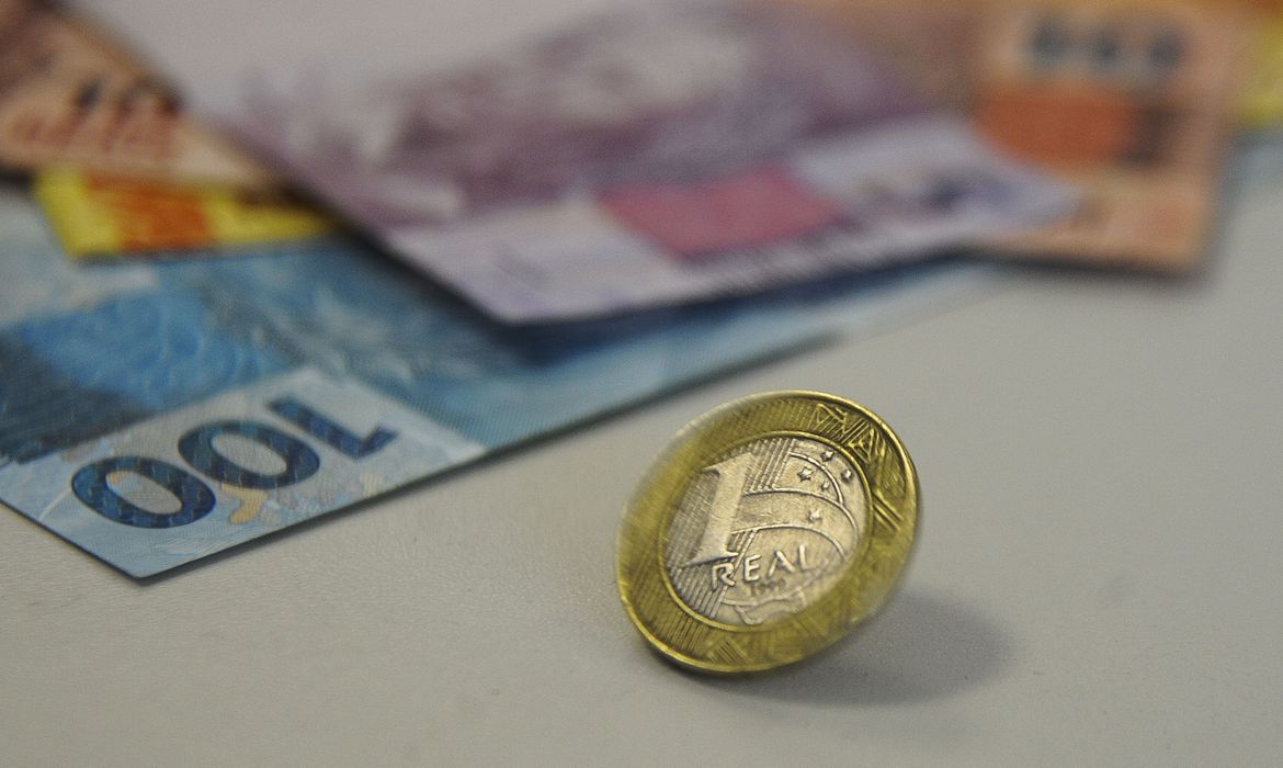 venndas A queda bem maior do que a esperada das vendas no varejo medidas pelo IBGE faz com que os juros futuros mais curtos recuem nesta quarta-feira