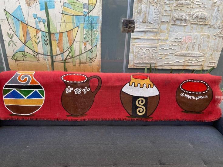 Pintura em tecido pelo artesão Eliseu Lili da etnia Terena