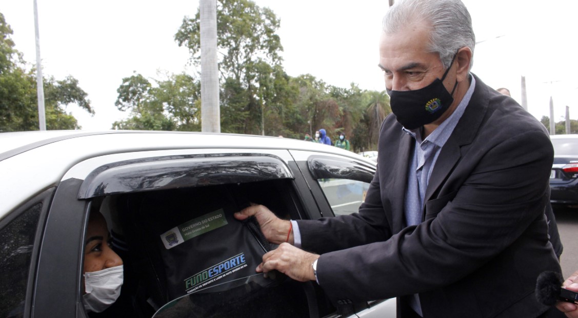 Governador Reinaldo Azambuja participou da entrega 