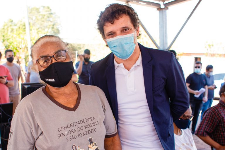 Eduardo Romero com Adair Jerônima da Silva, bisneta da Tia Eva