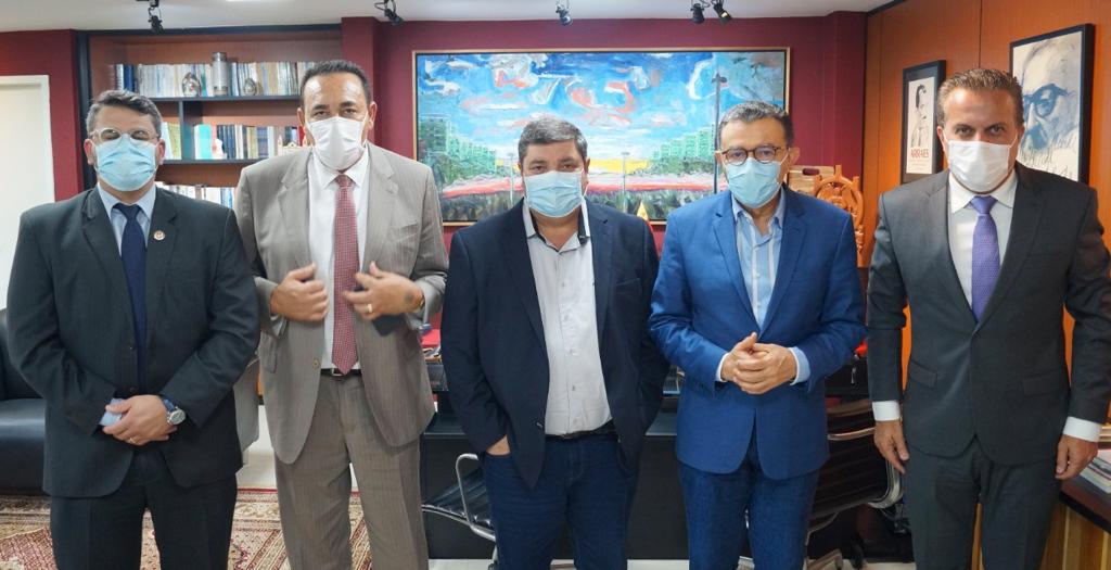 Participaram do encontro o presidente do PSB/MS, Ricardo Ayache, o presidente da Câmara Municipal de Campo Grande, vereador Professor Carlão, o prefeito de Bonito, Josmail Rodrigues e vereador de Dourados, Maurício Lemes.