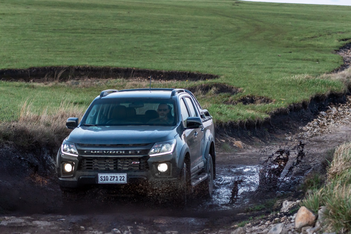 A S10 Z71 será oferecida com quatro opções de pintura: branco, prata, azul ou cinza.