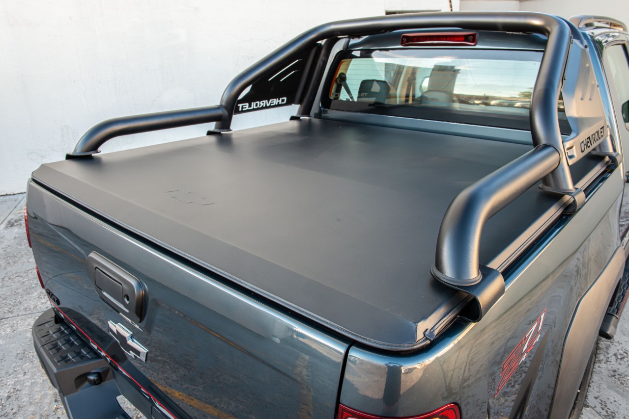 A S10 Z71 vem com estribos laterais e santantônio tubular e integral na caçamba.
