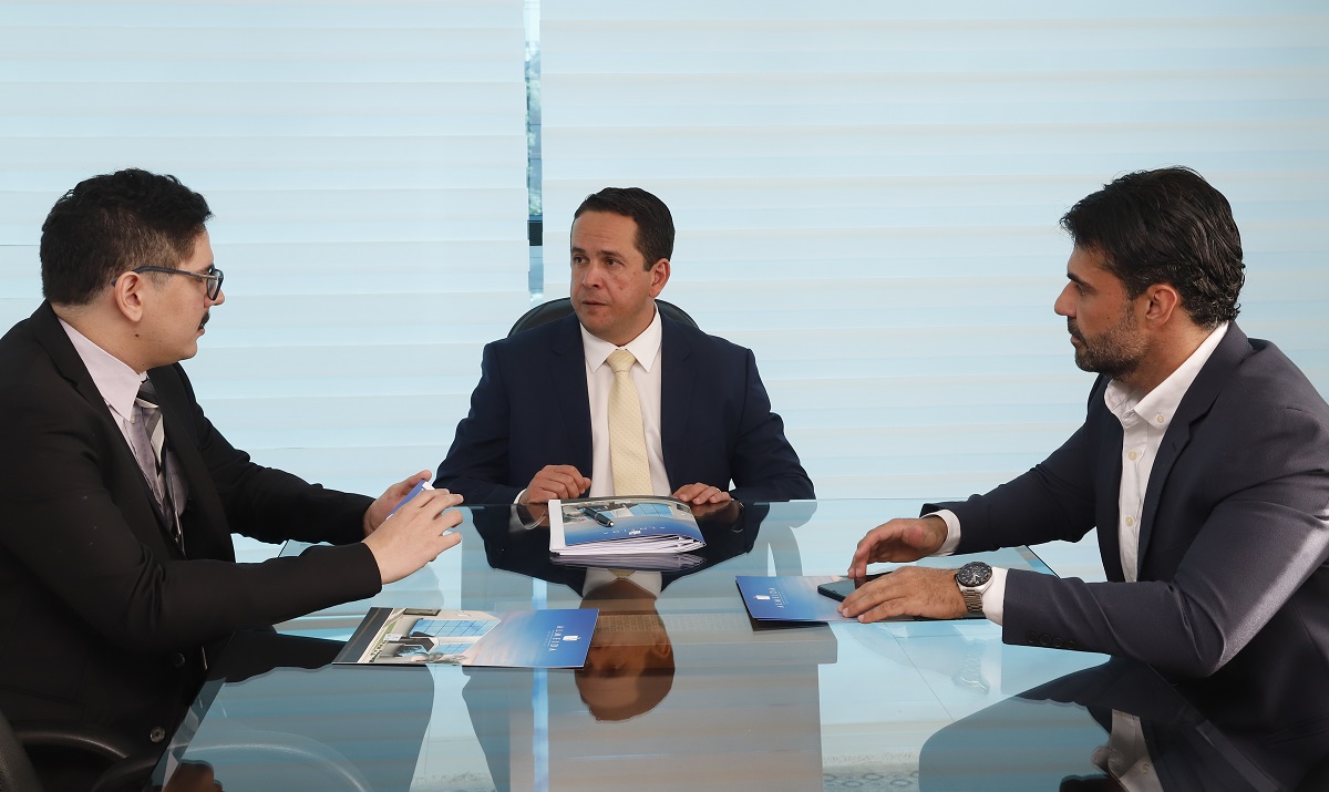  Os Advogados Thiago de Almeida Inácio, Carlos Alberto Almeida de Oliveira Filho e Felipe Gonçalves Calvoso, do Escritório Almeida Advocacia, que defendem a empresa no processo.