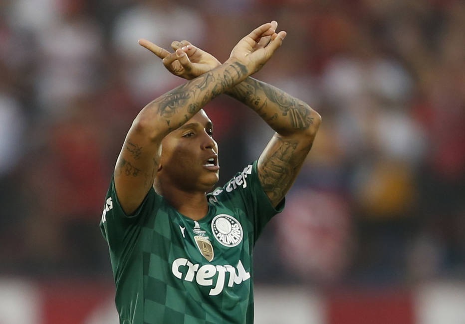 Iluminado: Deyverson sai do banco de reservas para recolocar o Palmeiras à frente. 