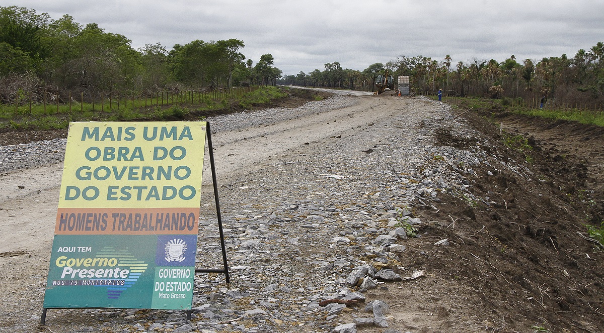 Aterro da via tem entre 4,0m e 1,40m