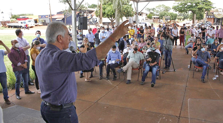 Em Dourados, governador lançou e entregou obras