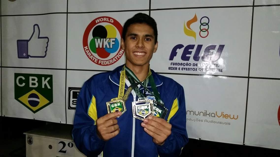 Jovem acumula medalhas e prêmios das competições