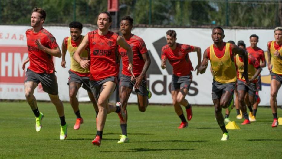Jogadores do Flamengo durante treinamento no Ninho do Urubu; diretoria planeja uma reformulação no elenco para o ano de 2022