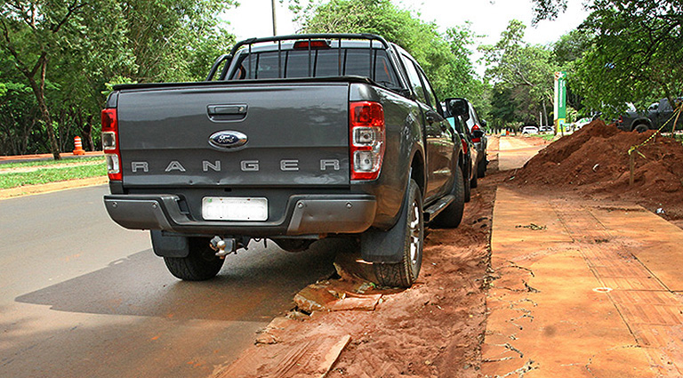 Com obras, 