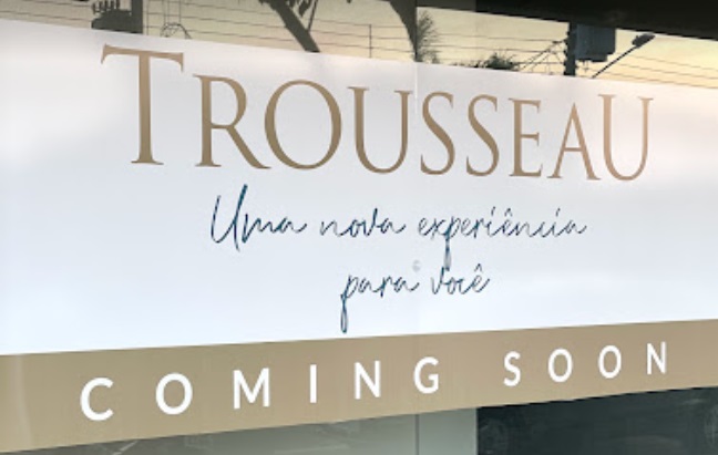 Fundada pelo casal Adriana e Romeu Trussardi Neto em 1991, a Trousseau é uma das empresas de maior prestígio no segmento e reconhecida pelos produtos que valorizam os materiais nobres e a riqueza de detalhes. 