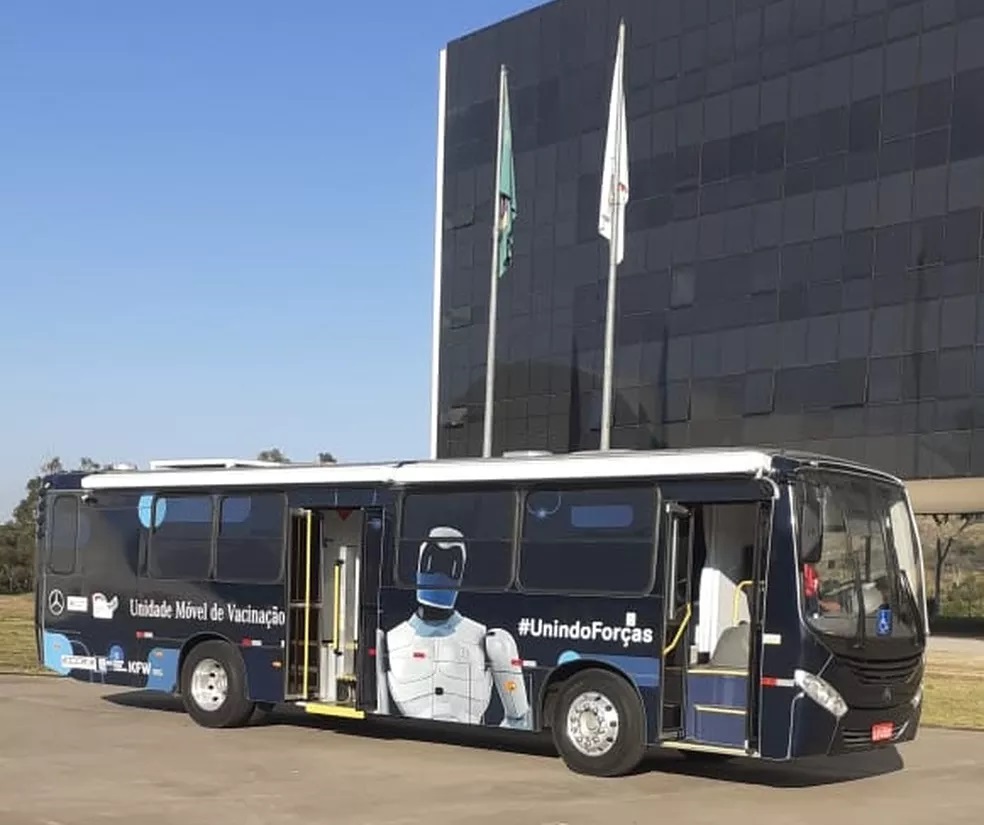 Ônibus de vacinação contra Covid-19 deve imunizar até 400 pessoas por dia em Campo Grande 