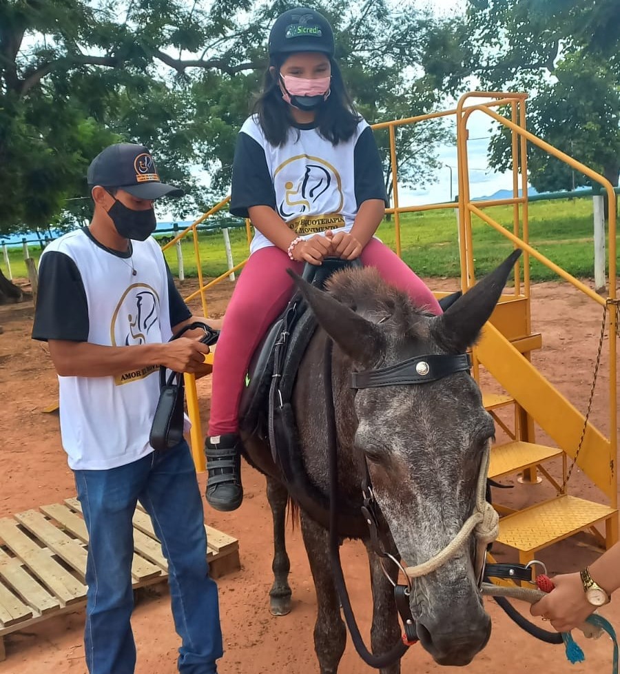 A Equoterapia emprega o cavalo como agente promotor de ganhos em nível físico e psíquico