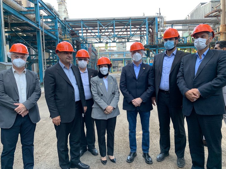 Na tarde de hoje, a ministra visitou a Shiraz Petrochemical Company