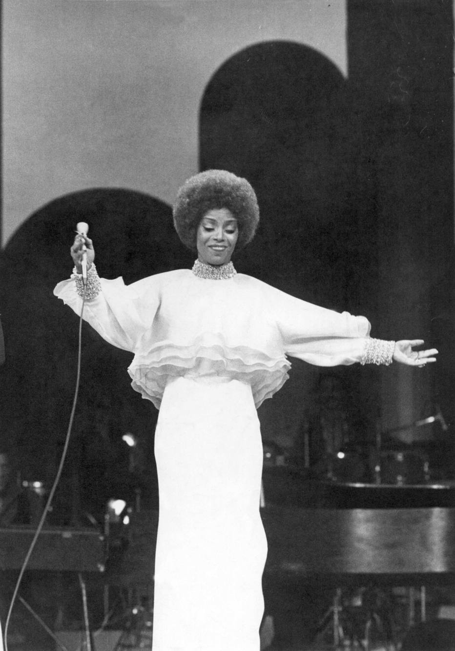 A cantora Elza Soares durante apresentação no Festival Abertura, São Paulo, SP, 22/01/1975. 