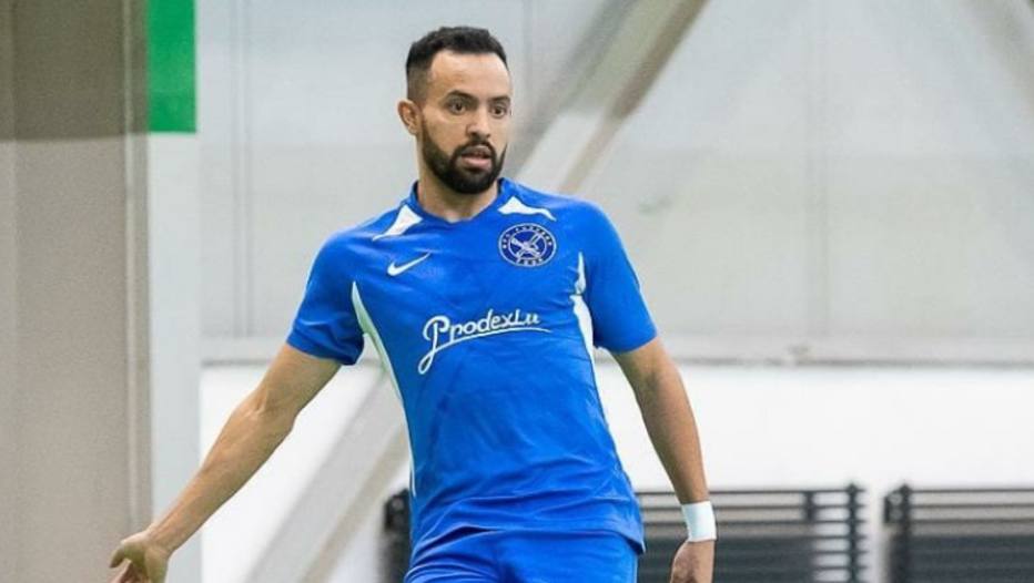 Cláudio Garcia, também conhecido como 'Claudinho', em ação pelo Prodexim Kherson.