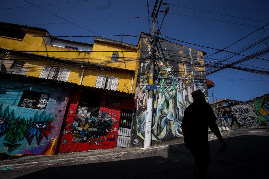 Grafites mudaram visual da Vila Flávia, em São Mateus; intervenção faz parte do projeto Favela Galeria. 